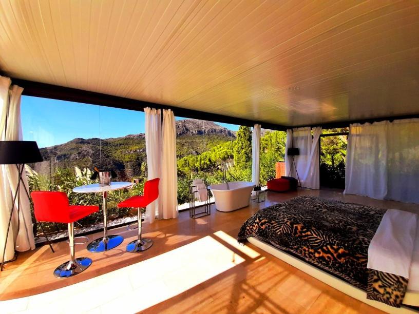 Ddg Retreat Hotel Casares Bagian luar foto