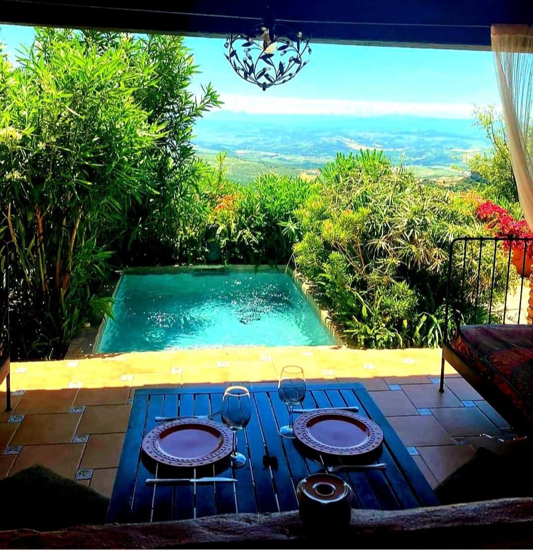 Ddg Retreat Hotel Casares Bagian luar foto