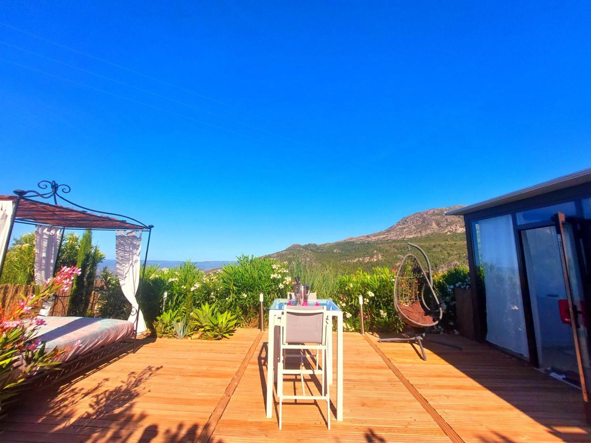 Ddg Retreat Hotel Casares Bagian luar foto